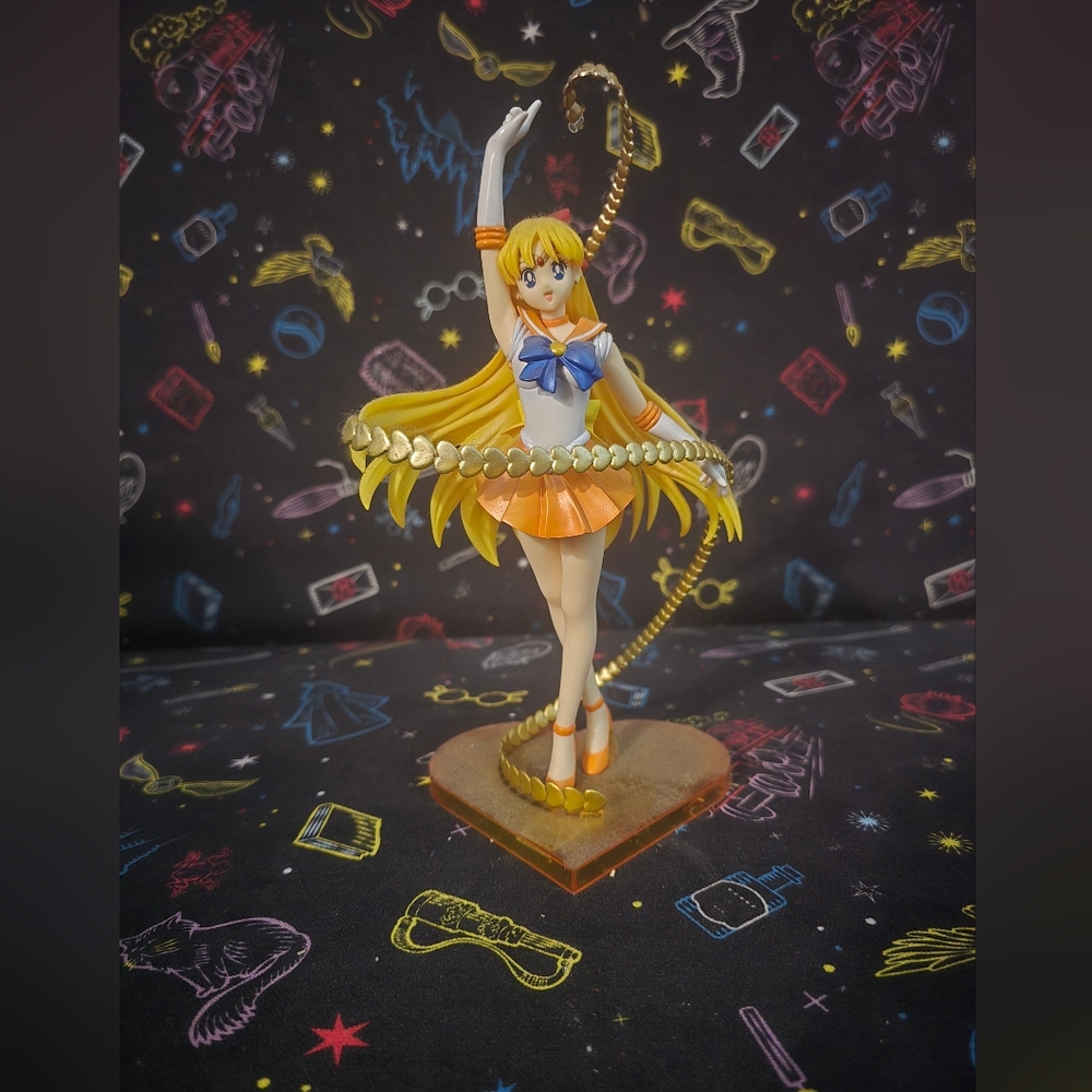 Sailor Venus figure